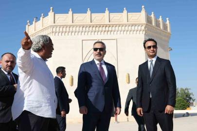Dışişleri Bakanı Fidan, Libya’nın milli kahramanı Ömer Muhtar’ın mezarını ziyaret etti