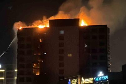 Diyarbakır’da 12 katlı plazada yangın: 1 kişi mahsur kaldı, 8 kişi dumandan etkilendi