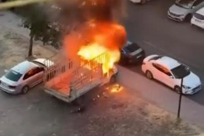 Diyarbakır’da park halindeki kamyonet alevlere teslim oldu