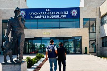 Dolandırıcılık suçundan aranan şahsı polis yakaladı