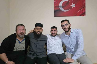 Down sendromlu Savaş’ın ezan sevgisi fenomen Celal Karature’yi Feke’ye getirdi