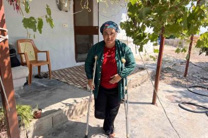 Ekmek parasını kazandığı esnada bacağını çırçır makinesine kaptıran Emine, sürünerek geçirdiği yıllarına son vermek istiyor