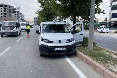 Elazığ’da hafif ticari aracın çarptığı kadın ağır yaralandı
