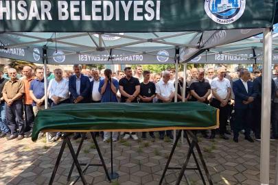 Erzurum’da motor kazasında hayatını kaybeden amatör futbolcu Tonya’da toprağa verildi