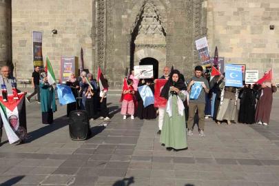 Erzurum’da sağlık çalışanları Gazze için yürüdü