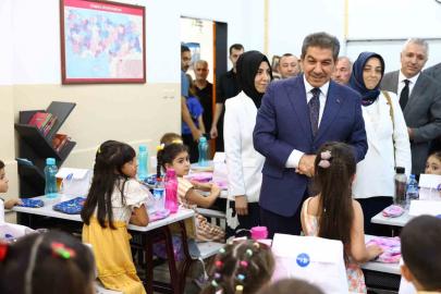 Esenler Belediyesi’nden miniklere kırtasiye desteği