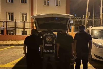 Esenyurt’ta trafikte başka bir sürücüye saldıran şahıs kamerada