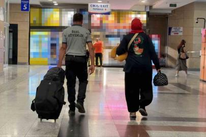 Eskişehir’de trende ayağı sıkışan kadın yolcu itfaiye ekiplerince kurtarıldı