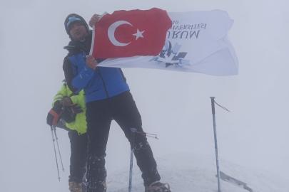 ETÜ  bayrağı zirvede