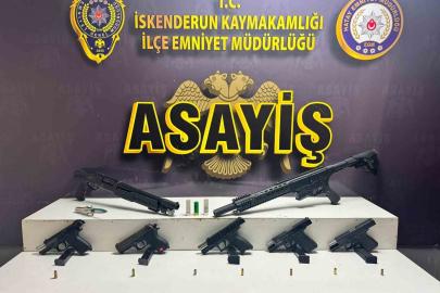 Ev ve araç kurşunlayan şahısların evlerinde yatakların arasından silah çıktı