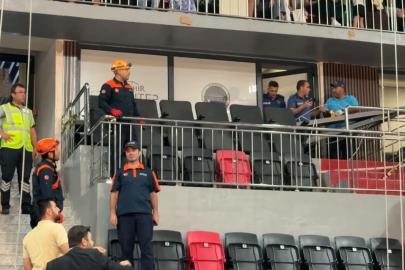 Gaziantep’te iki tribün arasındaki ahşap dekorasyon düştü: 7 yaralı
