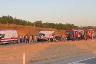 Gaziantep’te otomobiller çarpıştı: 3 ölü, 3 yaralı