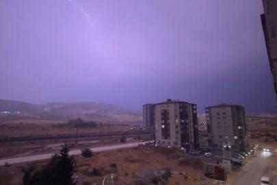 Gaziantep’te ‘şimşek fırtınası’ geceyi gündüze çevirdi