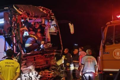 Gaziantep’te yolcu otobüsü tırla çarpıştı: 2 ölü, 22 yaralı