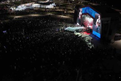 Geleneksel Sincan Yaz Festivali’nde Mavi Gri konser verdi