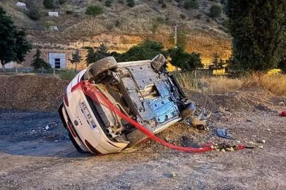 Gelin aracının lastiği patladı, otomobil takla attı