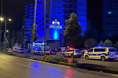 Genç kadın bıçaklandıktan sonra aşağı atılmış