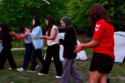 Gençler doğada kamp yaparak Düzce’yi keşfediyor