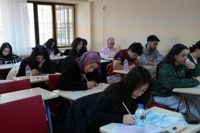 Gençlerin üniversite yolculuğunda Denizli Büyükşehir desteği