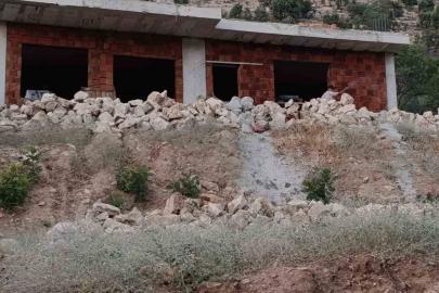 Gercüş’te iskeleden düşen taş ustası ağır yaralandı