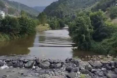 Giresun’da dün bir anne ile 2 kızının hayatını kaybettiği selin geliş anının yeni görüntüleri ortaya çıktı
