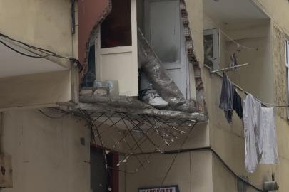 Güngören’de 5 katlı binanın balkonu yıkıldı; Bina sakini "Deprem oldu sandık" dedi