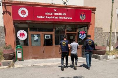 Hakkari’de aranan 2 şahıs JASAT tarafından yakalandı