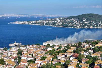 Heybeliada Deniz Harp Okulu’ndaki yangına müdahale sürüyor