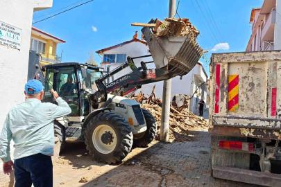 Hisarcık’ta riskli metruk bina kontrollü şekilde yıkıldı