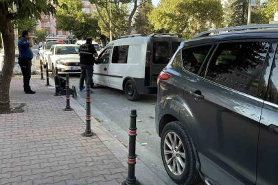 Husumetlisini sokak ortasında bıçaklayarak öldürdü: Saldırı anı kamerada