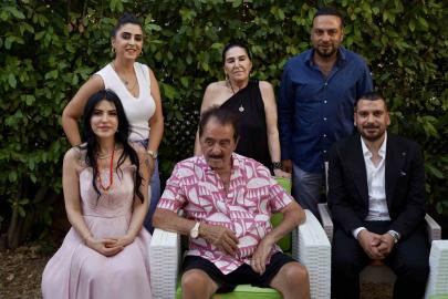 İbrahim Tatlıses’in evinde mutlu gün: Manevi kızına isteme töreninde beşi bir yerde taktı