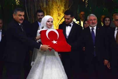 İçişleri Bakanı Çiftçi, AK Parti Çorum İl Başkanı’nın oğlunun düğününe katıldı