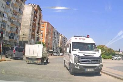 İşçi servisi ters yöne girerek trafik tehlikeye düşürdü