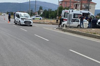 Isparta’da iki araç çarpıştı: 5 yaralı