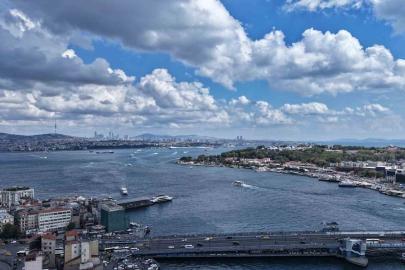 İstanbul’da gün boyu süren bulutların geçişi görüntülendi