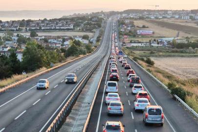 İstanbul’dan Tekirdağ’a hafta sonu akını: Kilometrelerce araç kuyruğu