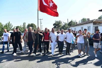 İvrindi’de Ahmet Akın’a davullu zurnalı karşılama