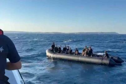 İzmir açıklarında 37 düzensiz göçmen yakalandı, 30 göçmen kurtarıldı