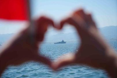 İzmit Körfezi’nde donanma coşkusu: "Size kurban olurum"