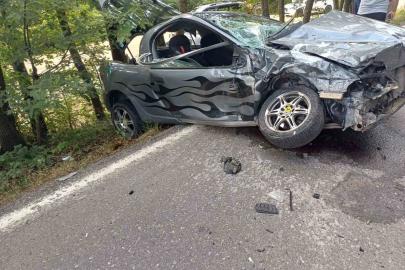 İzmit’te iki otomobil çarpıştı: 3 yaralı