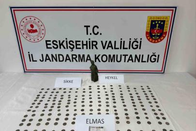 Jandarma tarihi eser değerinde 1 elmas, 1 heykel ve 194 bronz sikke ele geçirdi, şüpheli tutuklandı