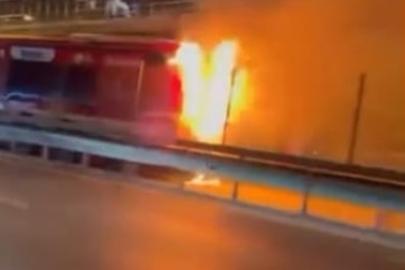 Kağıthane’de metrobüs alevlere teslim oldu, yolcular tahliye edildi