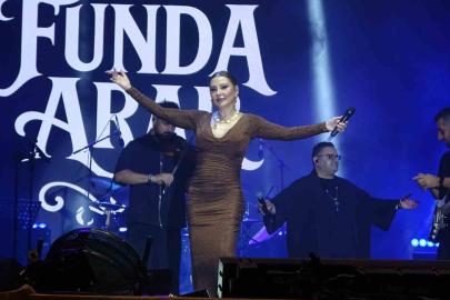 Kahramanmaraş’ta Ağustos Fuarında Funda Arar konseri