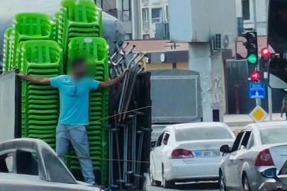 Kamyonetin kasasında tehlikeli yolculuk