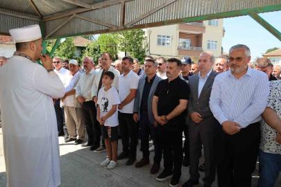 Kanala düşen otomobilde hayatını kaybeden Emircan toprağa verildi