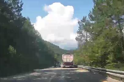Karabük’te hatalı sollama yapan sürücüler kazaya davetiye çıkardı