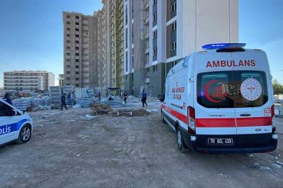 Karaman’da 12’nci kattan düşen inşaat işçisi hayatını kaybetti