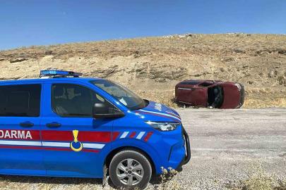 Karaman’da hafif ticari araç devrildi: 1 yaralı