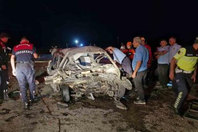 Karaman’da iki otomobilin kafa kafaya çarpıştı: 1 ölü, 1 yaralı