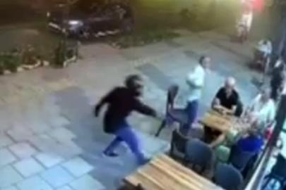 Kasklı şüpheli, tantunicide oturan şahsı vurdu